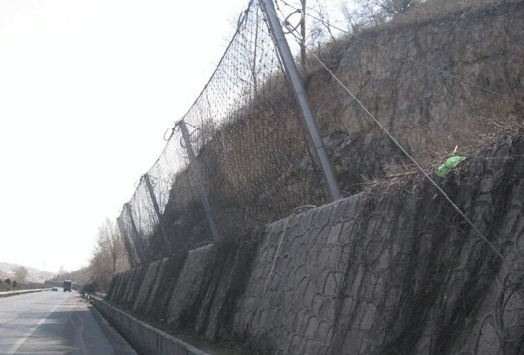 哪些地方需要安装落石防护网