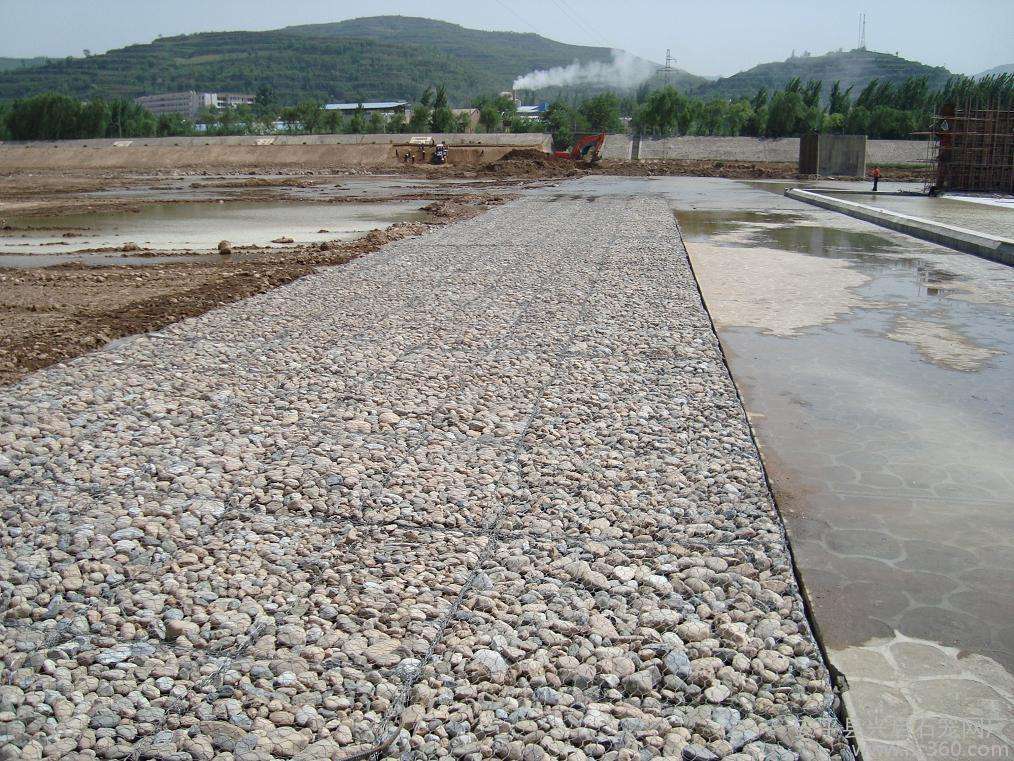 雷诺护垫对于河道治理效果的优势是什么