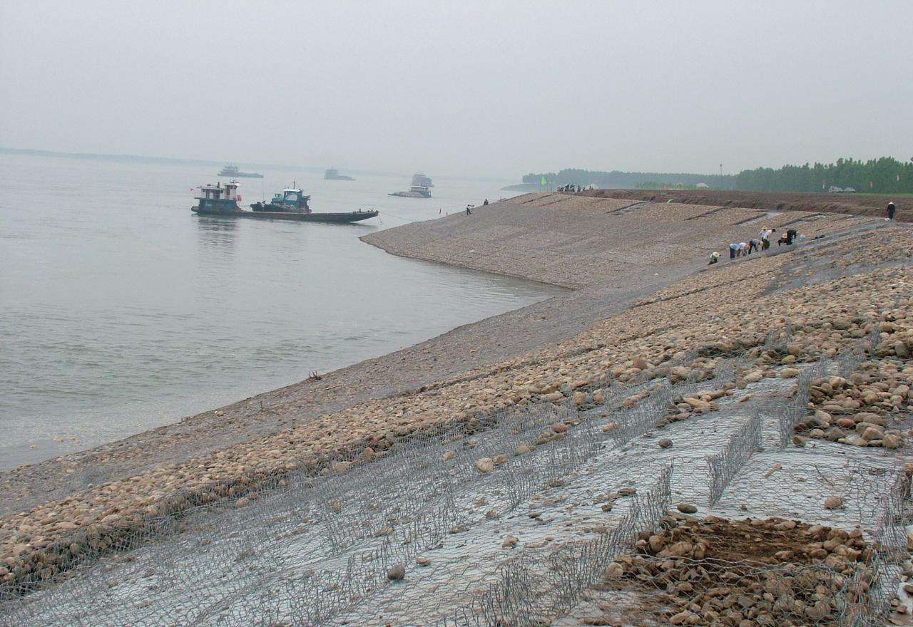 雷诺护垫对于河道治理效果的优势是什么